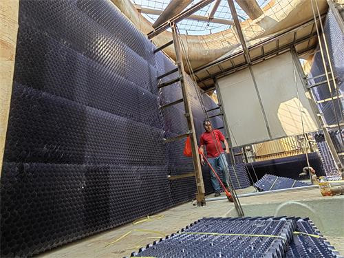 選擇不銹鋼冷卻塔要考慮的三大要素(中溫逆流式方形